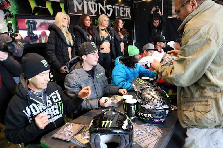 Schon heute gehört Darcy Ward (Mitte) zu den beliebtesten Fahrern