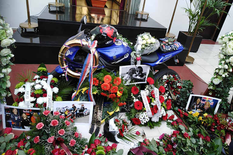 Beim Begräbnis von Karel Hanika