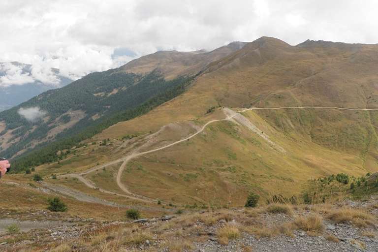 In den Seealpen tun sich immer wieder überwältigende Ausblicke auf