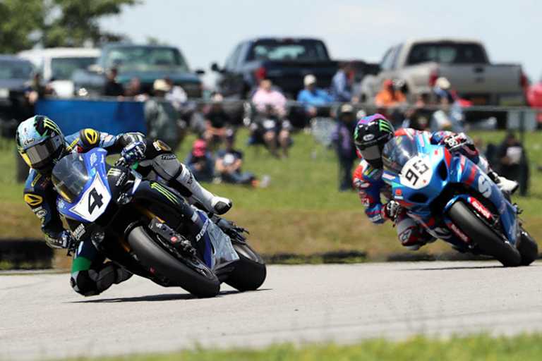 Joshua Hayes führt im ersten Rennen vor Roger Hayden