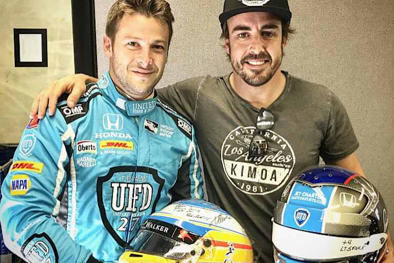 Fernando Alonso tausche mit Marco Andretti Helme aus