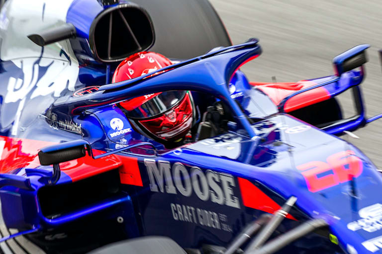 Kvyat mit dem Sonderhelm von Monza