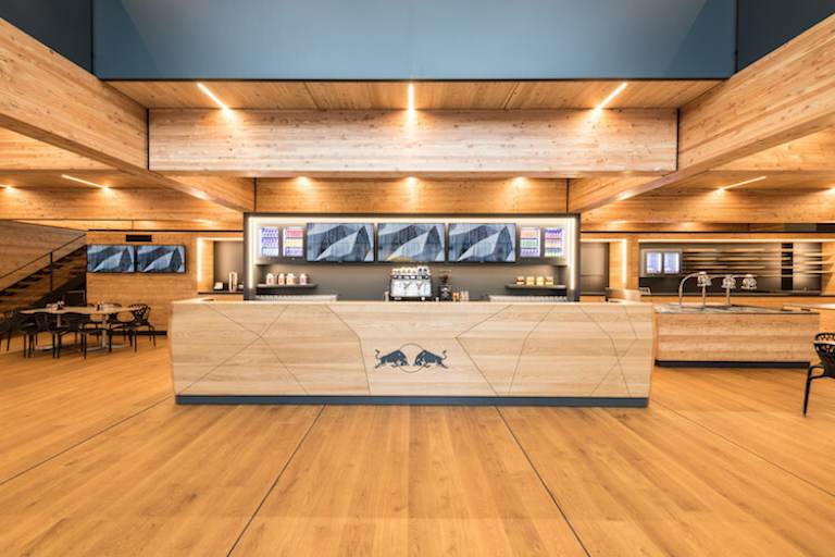 Red Bull Racing-Teamchef Christian Horner freut sich über das neue Motorhome