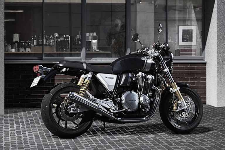 Die Honda CB 1100 RS erinnert optisch wie technisch stark an die Yamaha XJR 1300 – die es wegen Euro 4 bald nicht mehr geben wird