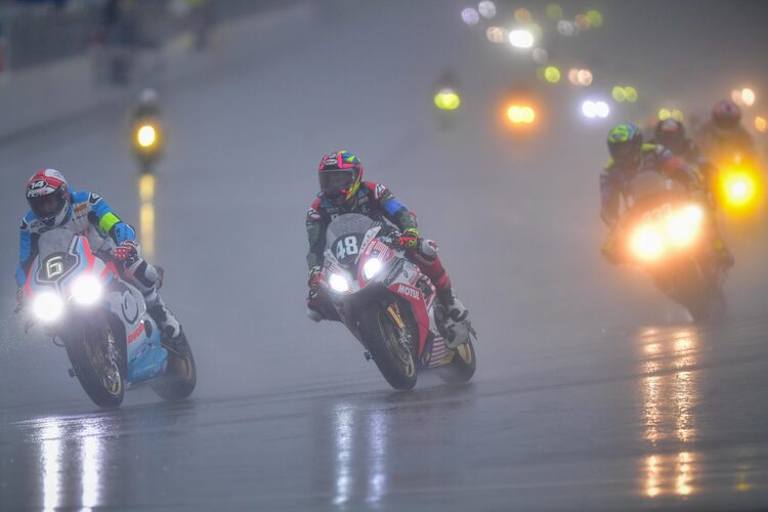 Randy de Puniet im strömenden Regen von Sepang