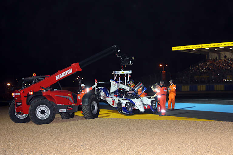 Toyota von Sarrazin am Hacken