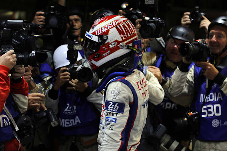 Nakajima im Blitzlichtgewitter