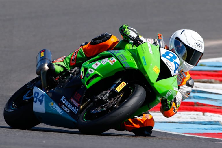 Der Kawasaki-Pilot auf der Suche nach der Ideallinie