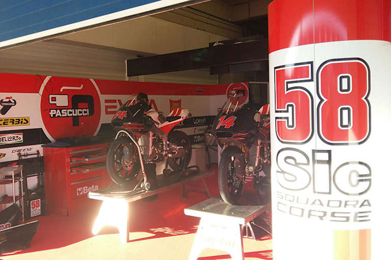Die Box des Teams SIC58 Squadra Corse