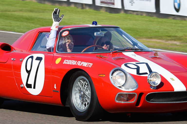 John Surtees im Ferrari 250 LM von 1965