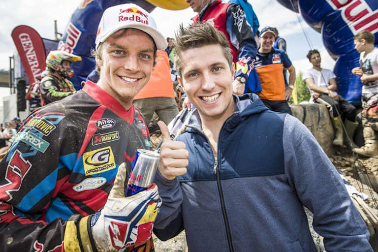 Sieger Jonny Walker (li.) mit Skistar Marcel Hirscher