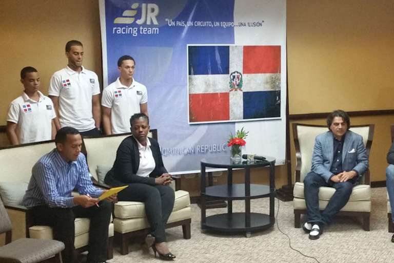 Joslin Robinson bei der Vorstellung ihres Pseudo-Teams