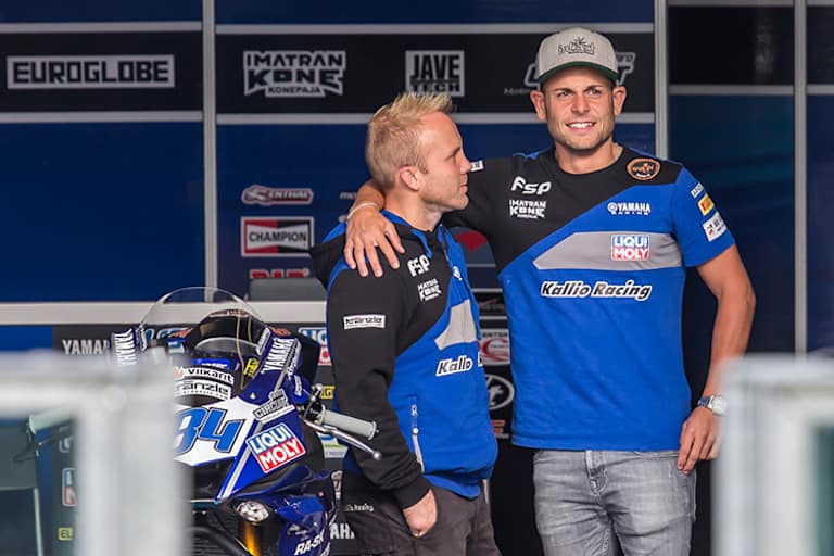 Teamchef Vesa Kallio, links neben Sandro Cortese