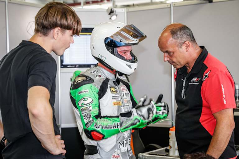 Marcel Bach, Daniel Kartheininger und WP-Techniker Andi Vogt (v.li.)