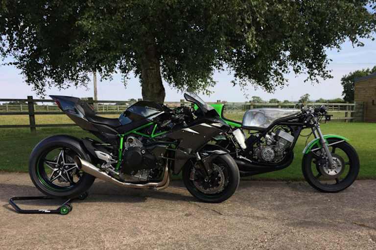 Die Kawasaki H2R von 2015 und 1974