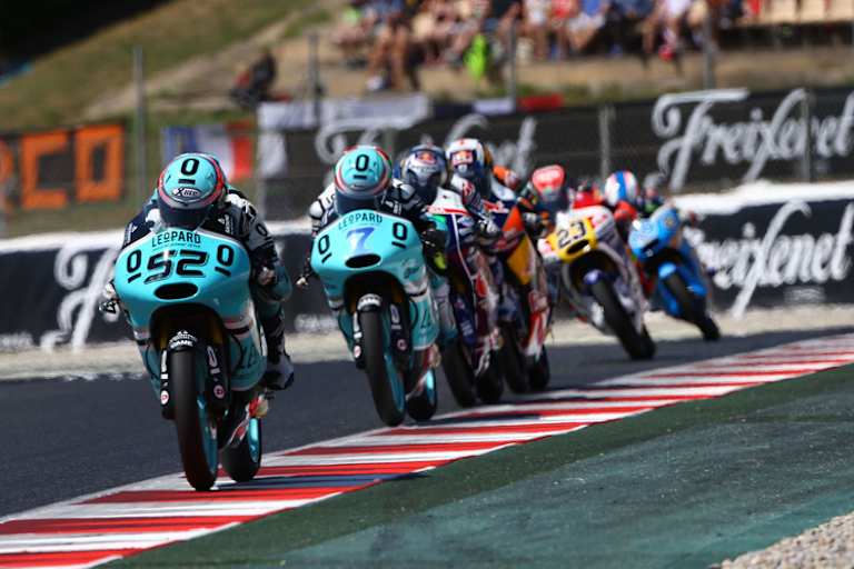 Im Rennen: Danny Kent (52) vor Vazquez, Bastianini, Oliveira, Antonelli (23) und Navarro