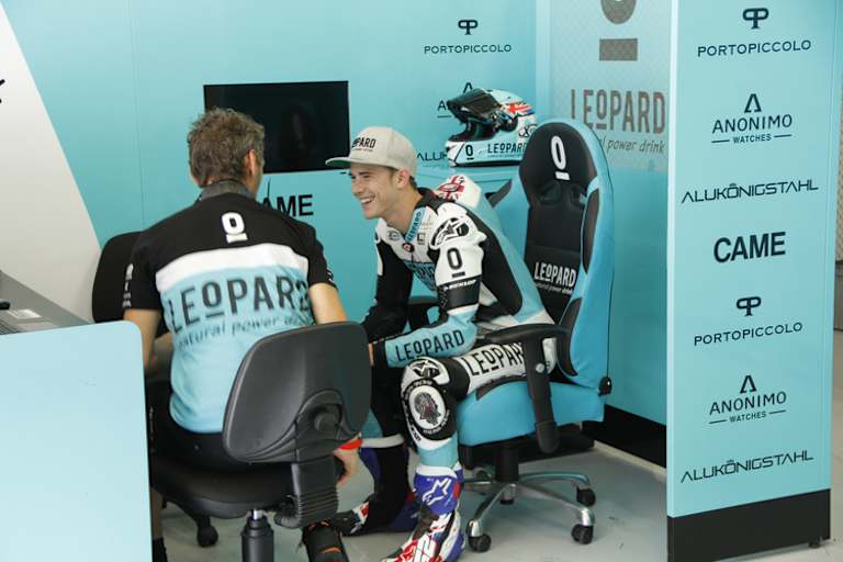 Danny Kent in Spielberg mit Crew-Chief Peter Bom