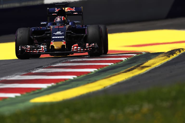 Hinter den normalen Kerbs lauern die noch höheren gelben Randsteine