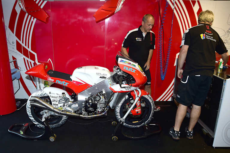 Überstunden in der Nacht zum Freitag: Die neue Kalex ist fast startklar