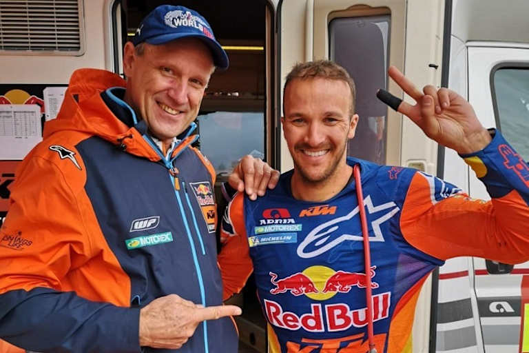 Heinz Kinigadner am Freitag mit Sam Sunderland