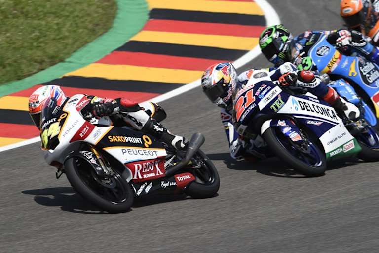 Jakub Kornfeil vor Fabio Di Giannantonio