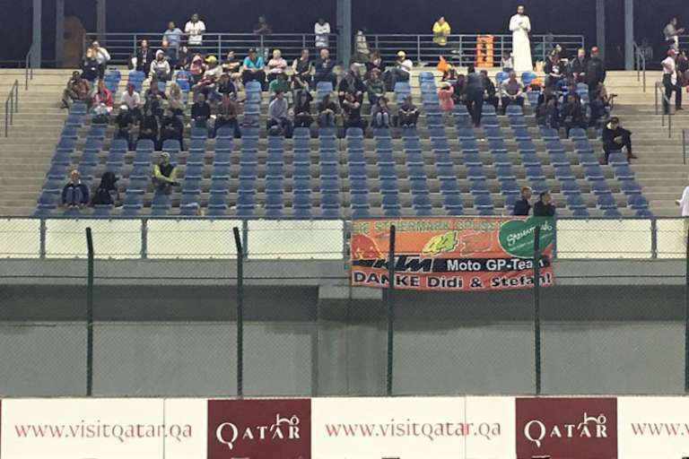 Ein Transparent, gerichtet an die Firmenchefs Mateschitz (Red Bull) und Pierer (KTM): «Danke Didi & Stefan.»