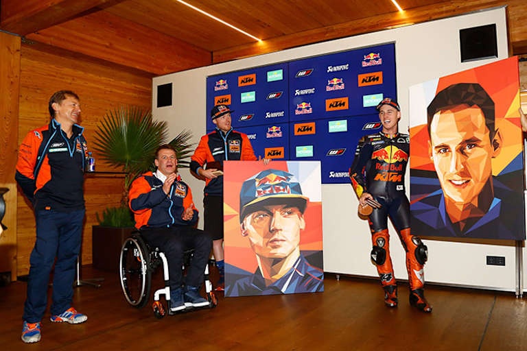 KTM-Feier am Sonntag: Mike Leitner, Beirer mit den Piloten Smith und Espargaró