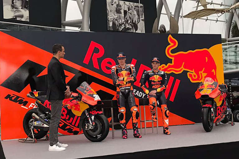 Der angeschlagene Pol Espargaró musste sich nach einigen Sekunden setzen