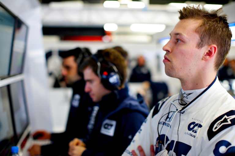 Kvyat beim Datenstudium