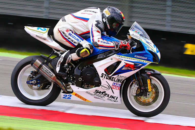 Mit der Suzuki in Richtung Podest