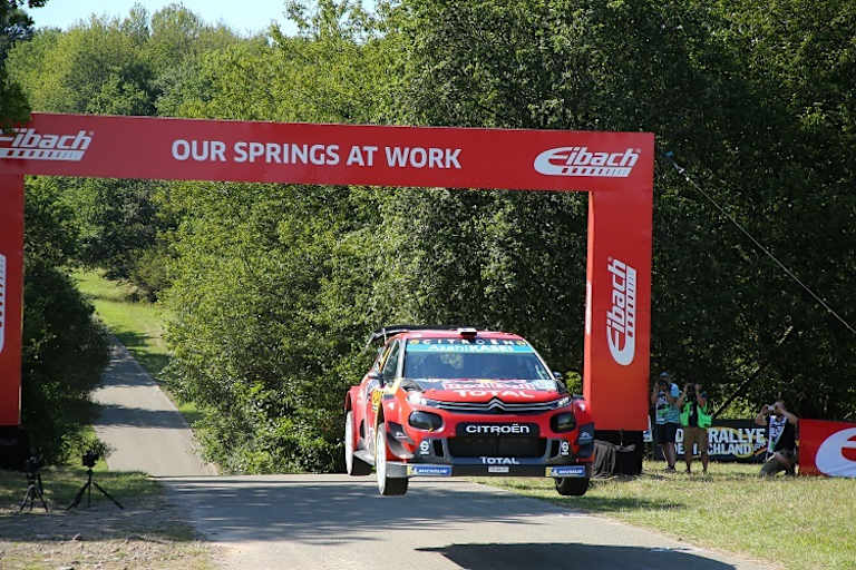 Esapekka Lappi fliegt über die «Gina»