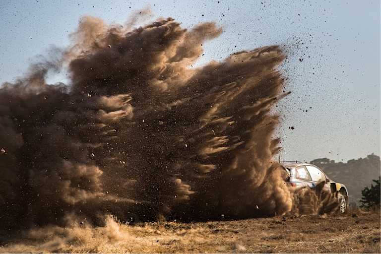 Jari-Matti Latavla sorgte für mächtig Staubm neben und auf der Piste