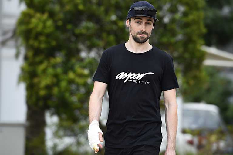 Eugene Laverty stürzte und brach sich die rechte Hand