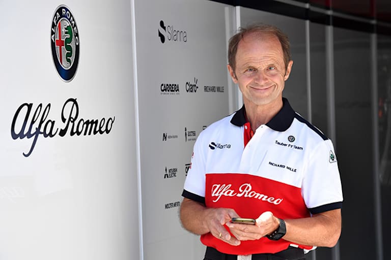 Josef Leberer albert mit Gerhard Berger und Ayrton Senna herum