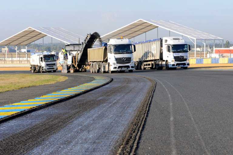Zuerst wurden vom alten Belag 3 cm abgetragen