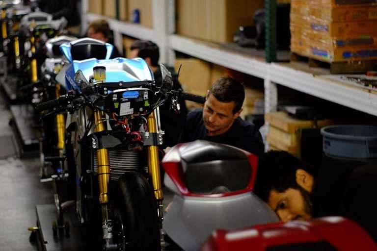 Nach dem Bezug einer neuen Fabrik will Lightning die Produktion erhöhen 