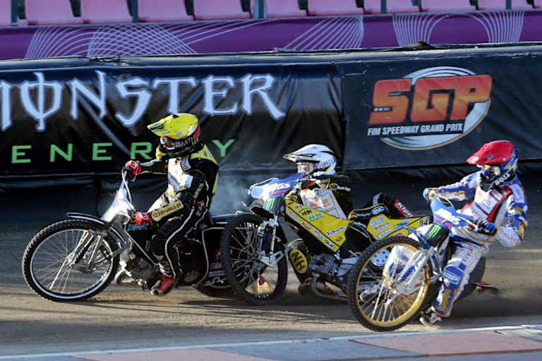 In seinem ersten Lauf geriet Tai Woffinden (li.) mit Martin Smolinski aneinander