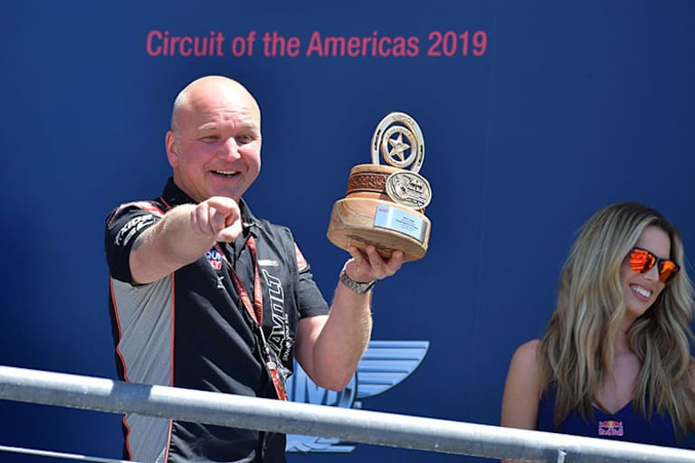 Jürgen Lingg jubelt in Texas: Sieg für Tom Lüthi