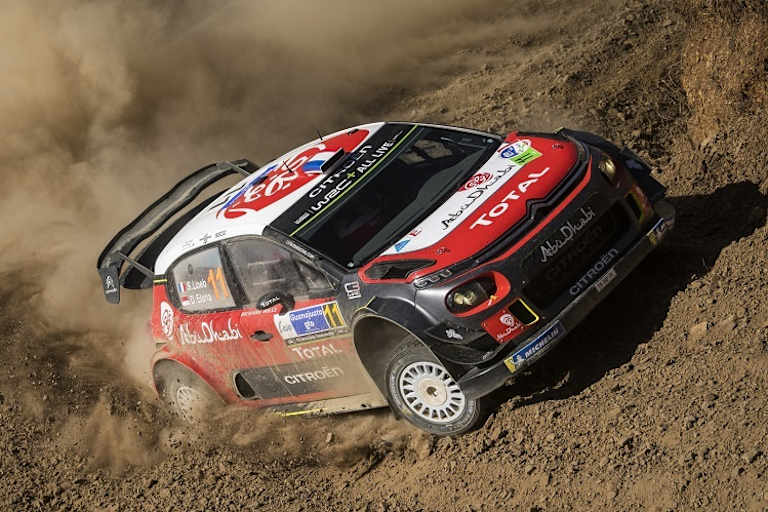 Ein Reifenwechsel warf Sébastien Loeb zrück