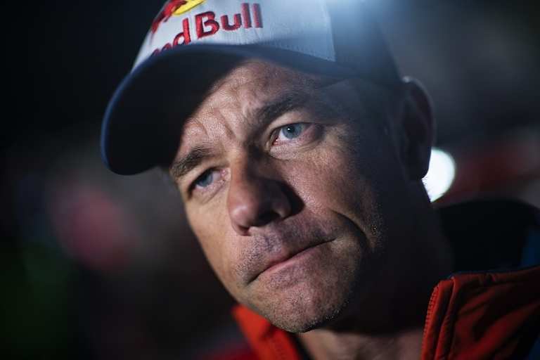Sébastien Loeb mit der Familie am Strand