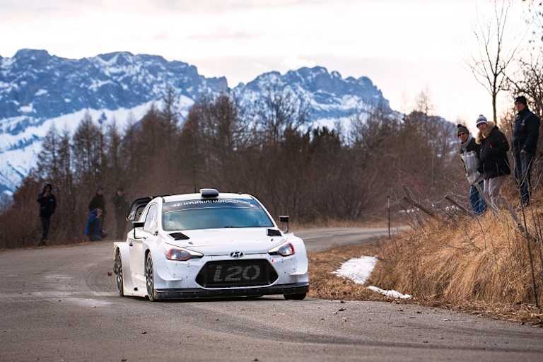   Sébastien Loeb beim ersten Test auf Asphalt