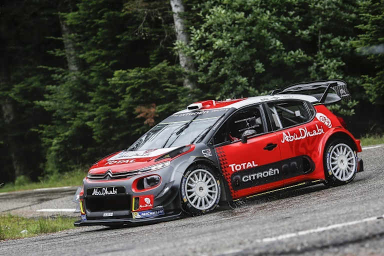 Sébastien Loeb beim Asphalt-Test im Citroën C3 WRC