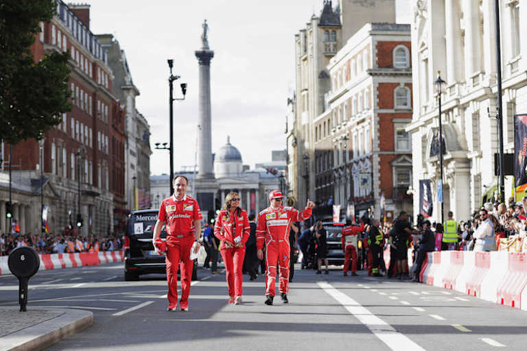 Auch in Formel-E-Autos kann man Donuts drehen