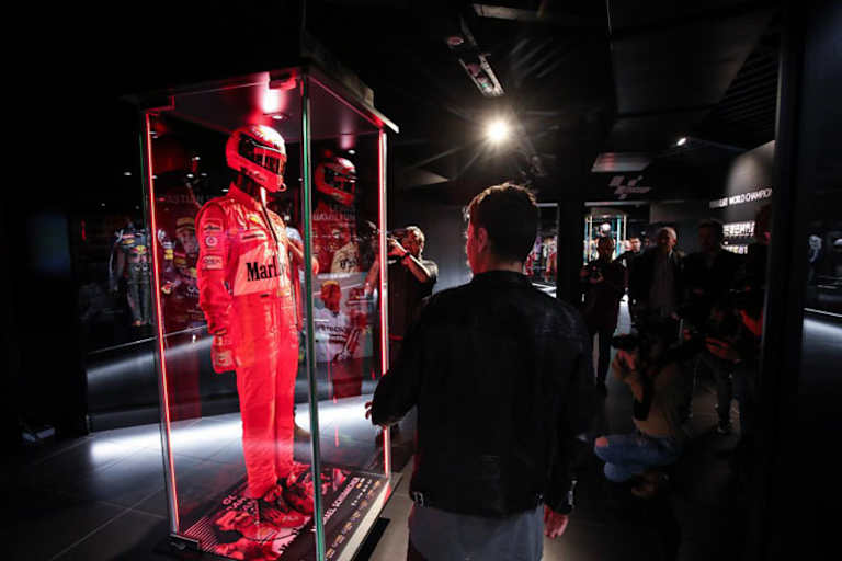 Die Ausstellung widmet sich nicht nur den Zweirad-Champions, sondern auch den grossen Namen der Formel 1