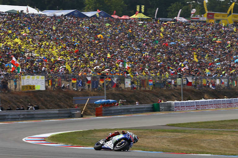 Allein auf weiter Flur vor 138.000 Zuschauern: Jorge Lorenzo fuhr 4,4 sec vor Márquez ins Ziel