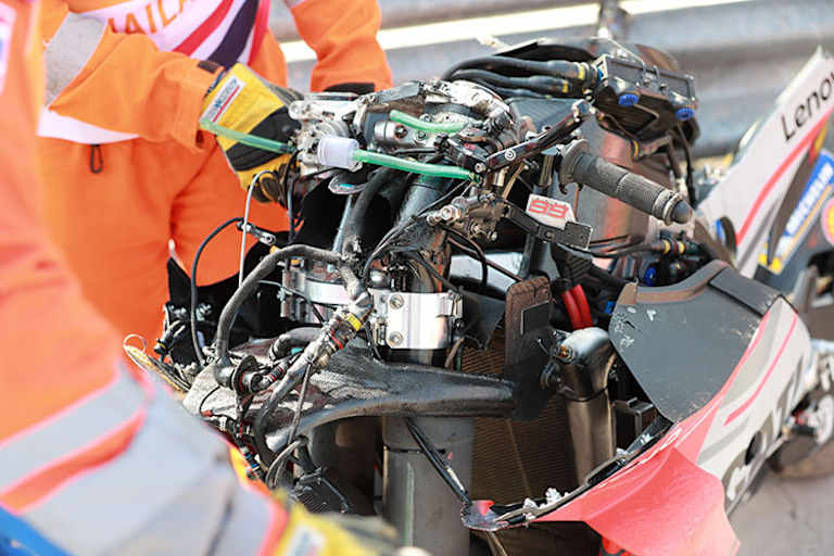 Das Bike von Lorenzo wurde arg zerfleddert