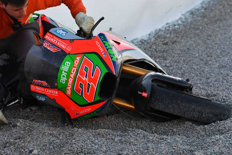 Der Brite versenkte sein neues Arbeitsgerät bereits am ersten Tag des Valencia-Tests im Kies