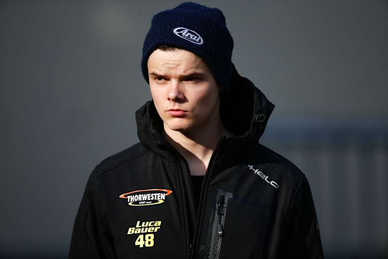 Luca Bauer auf der «Wahnsinns-Karre» von Daniil Ivanov