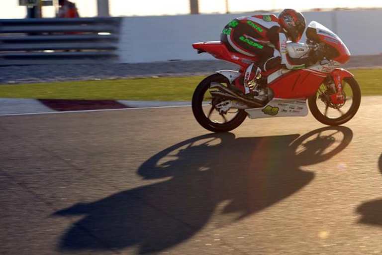 Luca Grünwald: Langer Schattenwurf beim Warm-up in Katar