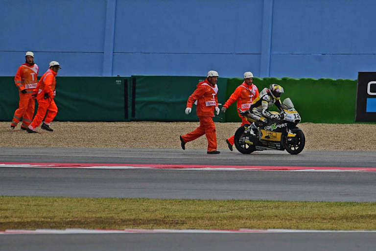 Tom Lüthi nach dem Crash im Warm-up